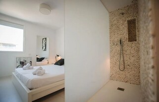 220 Nice Ln in Newport Beach, CA - Building Photo