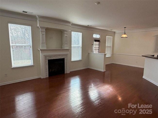 5008 Centerview Dr in Indian Trail, NC - Foto de edificio - Building Photo