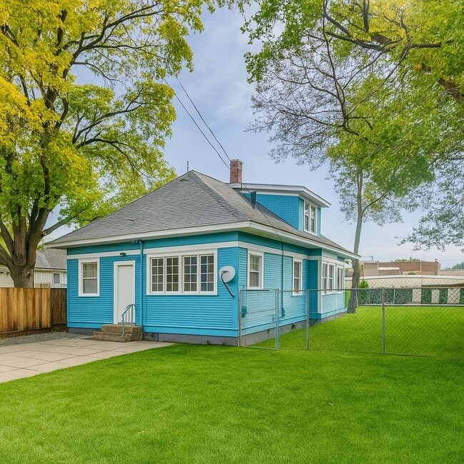 property at 1723 W Carlisle Ave