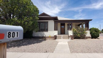 801 W Pine St in Deming, NM - Building Photo