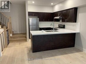 8-18 Eaton Park Ln in Toronto, ON - Building Photo - Building Photo