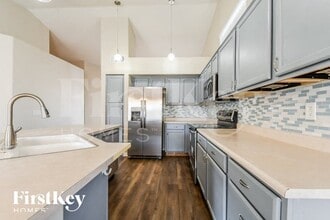 13681 N 82nd Ave in Peoria, AZ - Foto de edificio - Building Photo