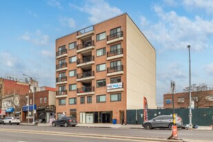172-18 Jamaica Ave in Jamaica, NY - Building Photo