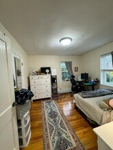 31 Hammond Pond Pky, Unit #2 in Chestnut Hill, MA - Foto de edificio - Building Photo