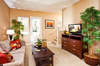 Latitude 33 in Escondido, CA - Foto de edificio - Building Photo