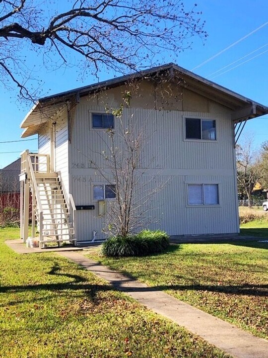 745 Rosedale Dr in Port Arthur, TX - Building Photo