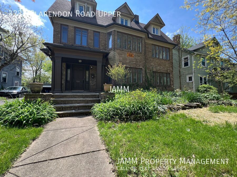 3232 Clarendon Rd in Cleveland Heights, OH - Building Photo