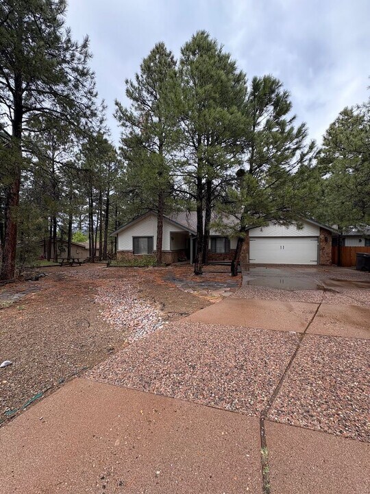 4842 Medina Way in Flagstaff, AZ - Building Photo