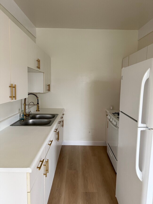 1929 N Commonwealth Ave, Unit 2024-7 in Los Angeles, CA - Foto de edificio - Building Photo