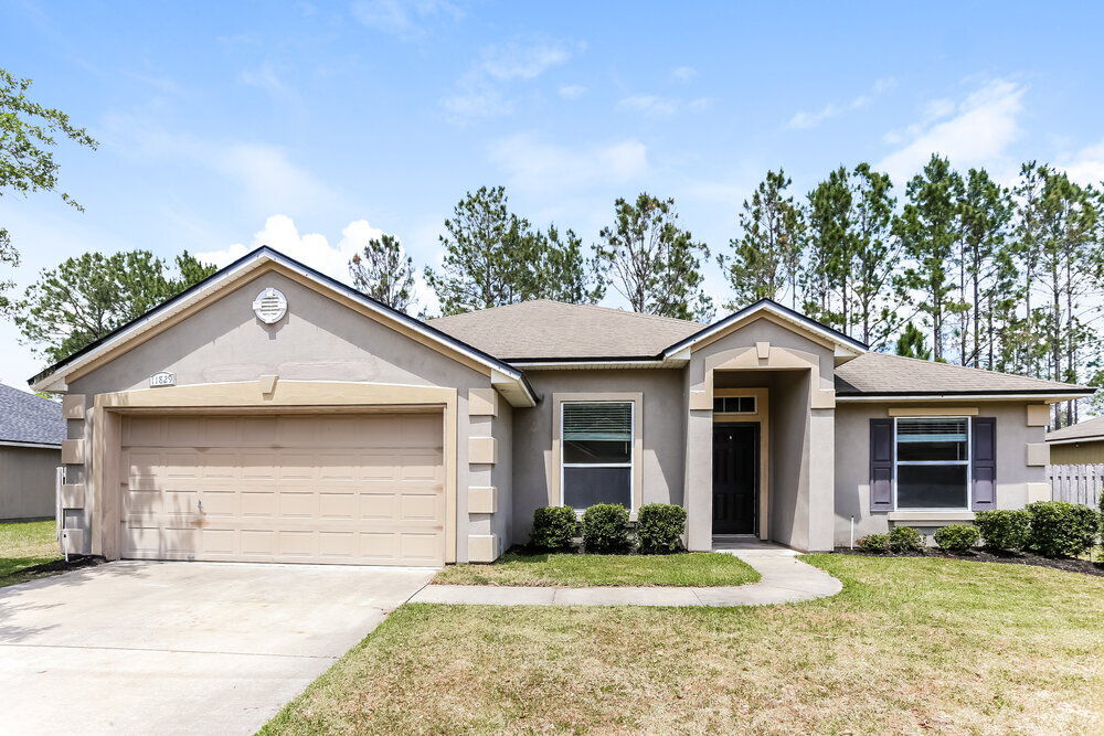 11829 Parker Lakes Drive in Jacksonville, FL - Building Photo