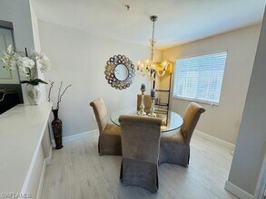 1150 Wildwood Lakes Blvd in Naples, FL - Foto de edificio - Building Photo