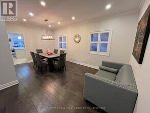 419 Seneca Ct in Newmarket, ON - Building Photo - Building Photo