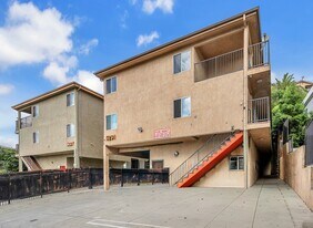 5231 Huntington Dr N, Unit 2 in Los Angeles, CA - Building Photo