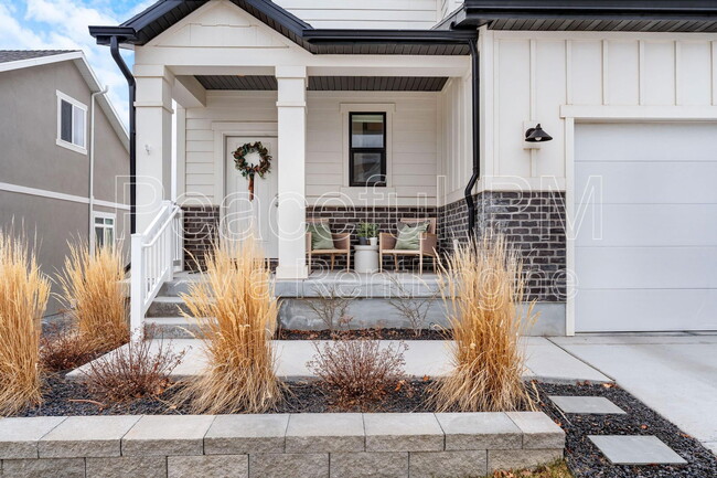 property at 3374 E Bluewater
