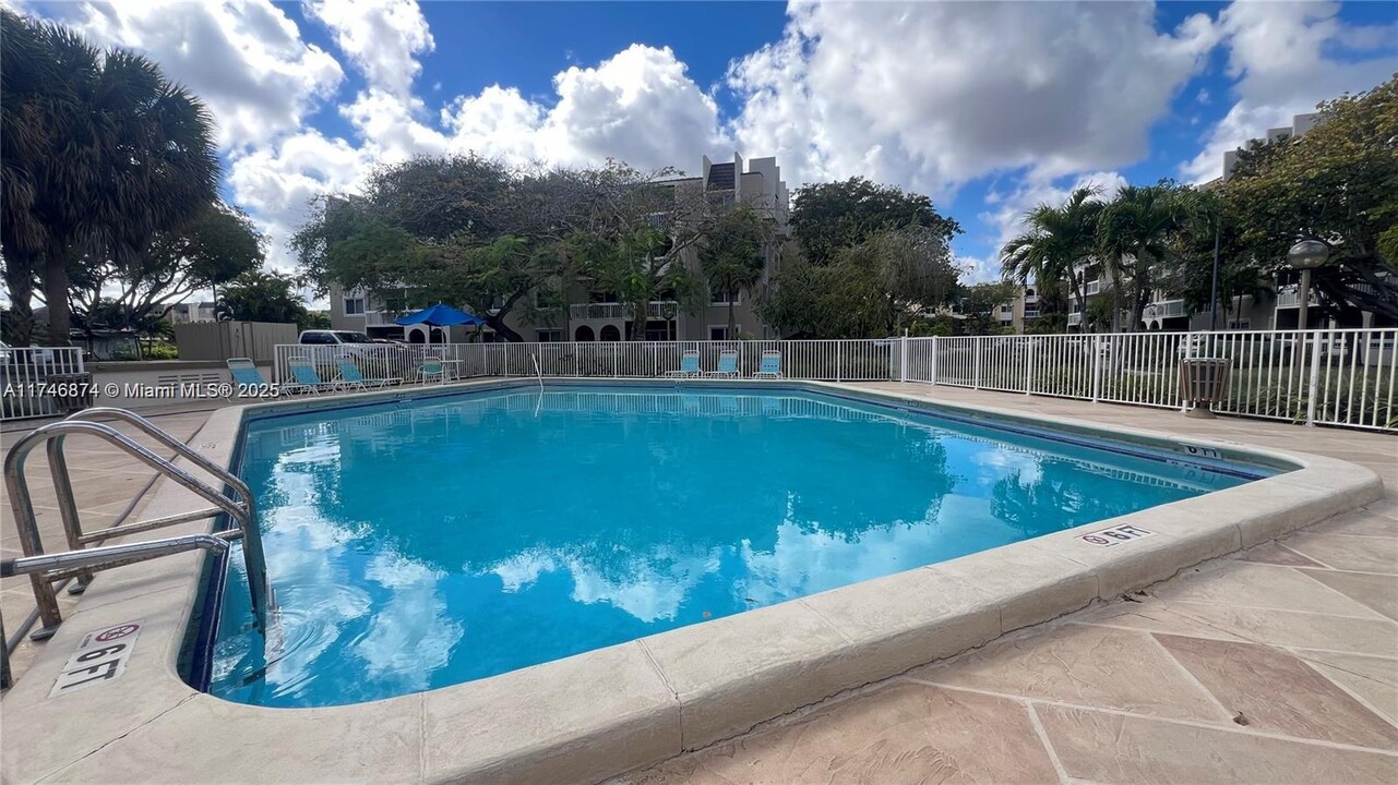 7730 Camino Real, Unit F108 in Miami, FL - Building Photo