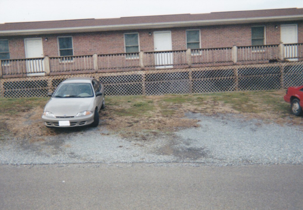118 Riley Dr, Unit 1 in Chilhowie, VA - Building Photo