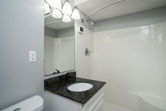 Fox Hill Apartments in Enfield, CT - Foto de edificio - Interior Photo