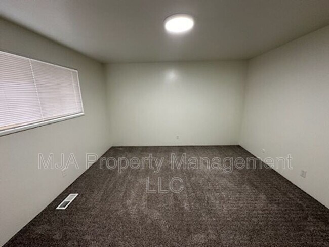 1741 Holladay Blvd E in Holladay, UT - Building Photo - Building Photo