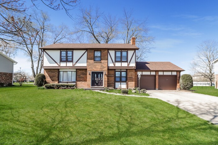 3841 Hollybrook Dr in Middletown, OH - Building Photo