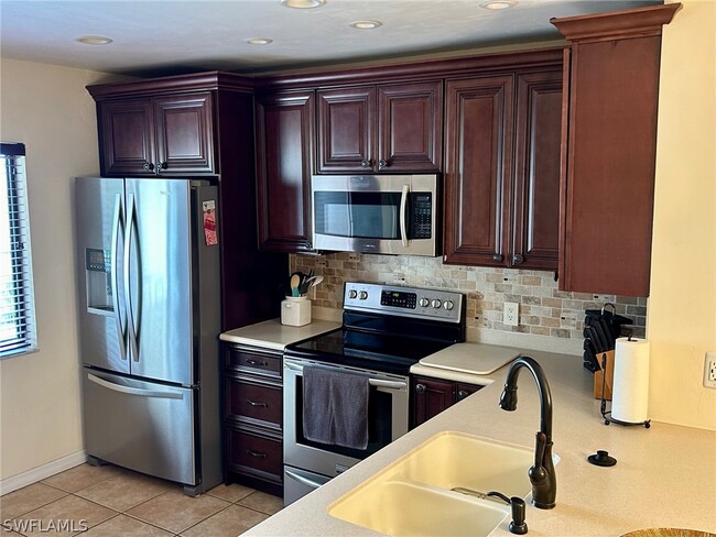 11110 Caravel Cir in Ft. Myers, FL - Building Photo - Building Photo