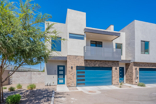 property at 901 S Smith Rd