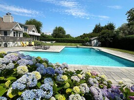 1080 Lands End Rd in Southold, NY - Building Photo