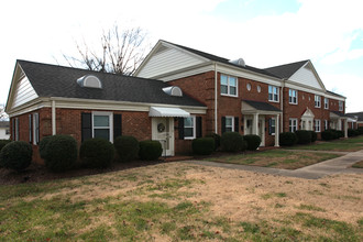 215 S Maple St in Graham, NC - Foto de edificio - Building Photo