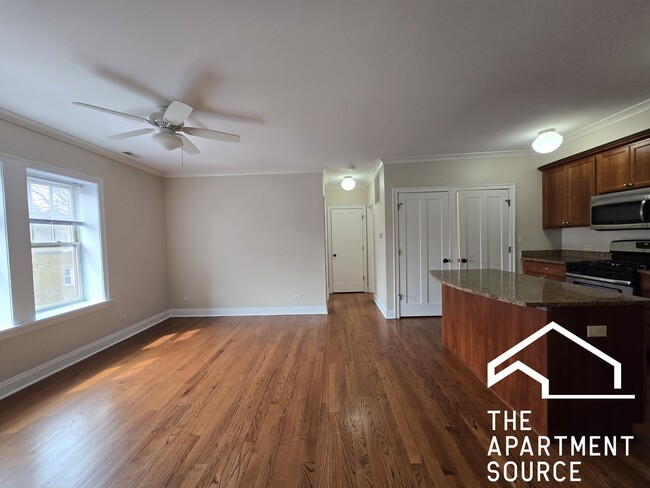 2704 W Ainslie St, Unit 3