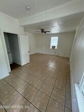 135 E 17th St-Unit -1 in Jacksonville, FL - Building Photo - Building Photo