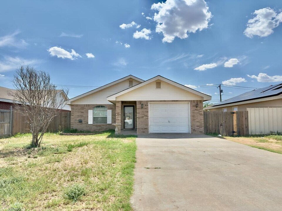 606 Atlanta St in Midland, TX - Building Photo
