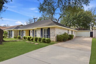 7215 Ridge Oak Dr in Houston, TX - Building Photo - Building Photo