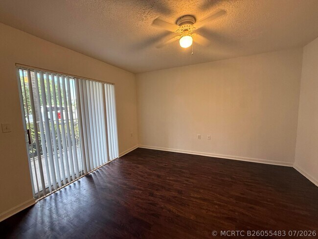 231 SW Palm Dr