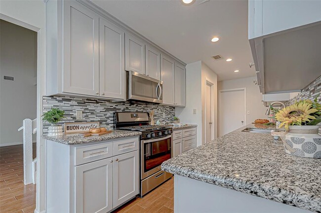 property at 2022 Highland Hills Dr