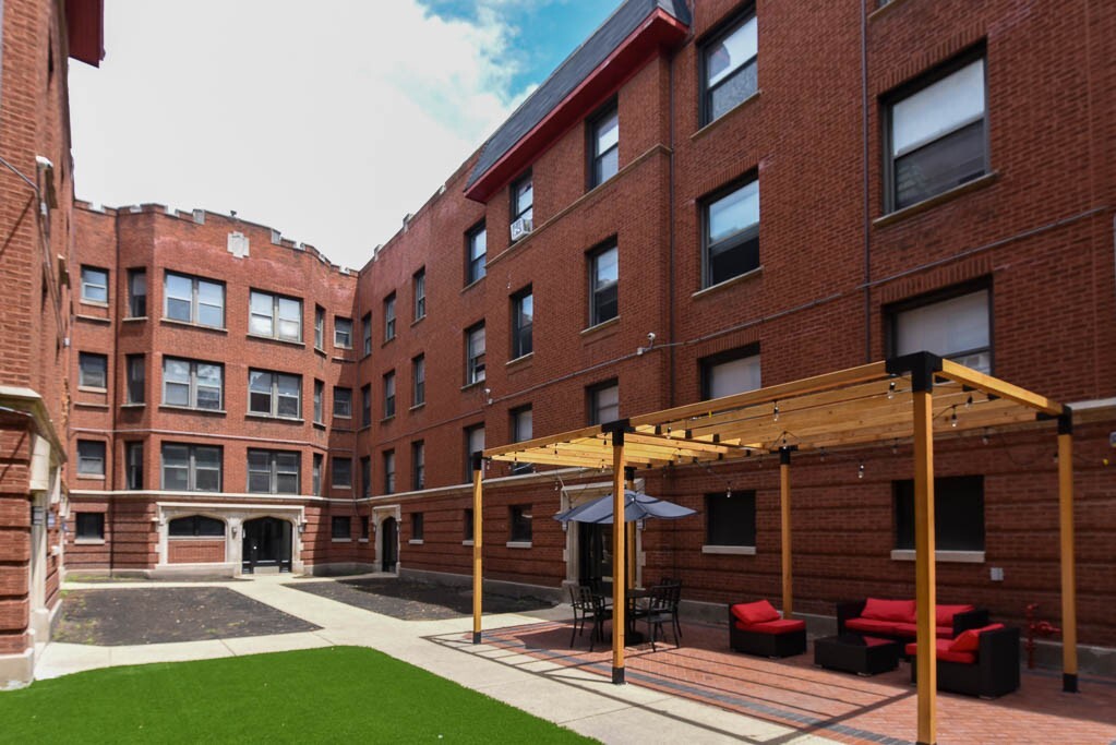 1704 W Juneway Terrace in Chicago, IL - Building Photo