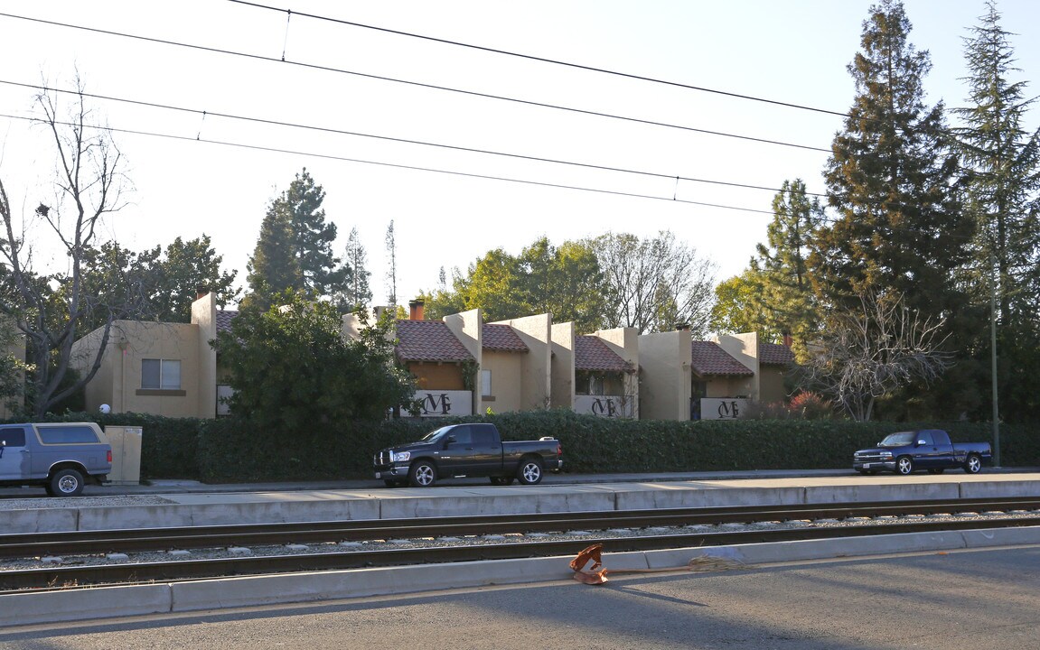 Mission Grove in San Jose, CA - Foto de edificio