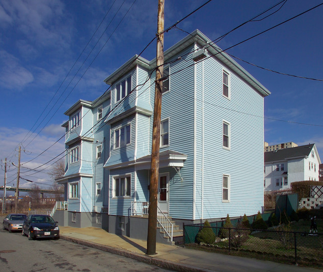 32-44 Fountain St in Fall River, MA - Foto de edificio - Building Photo