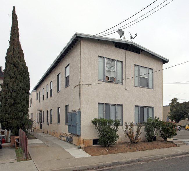 3204-3218 Ollie St in San Diego, CA - Building Photo - Building Photo