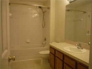 11057 Black Swan Ct in Seffner, FL - Foto de edificio - Building Photo