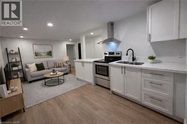 803 King St in Port Colborne, ON - Building Photo - Building Photo