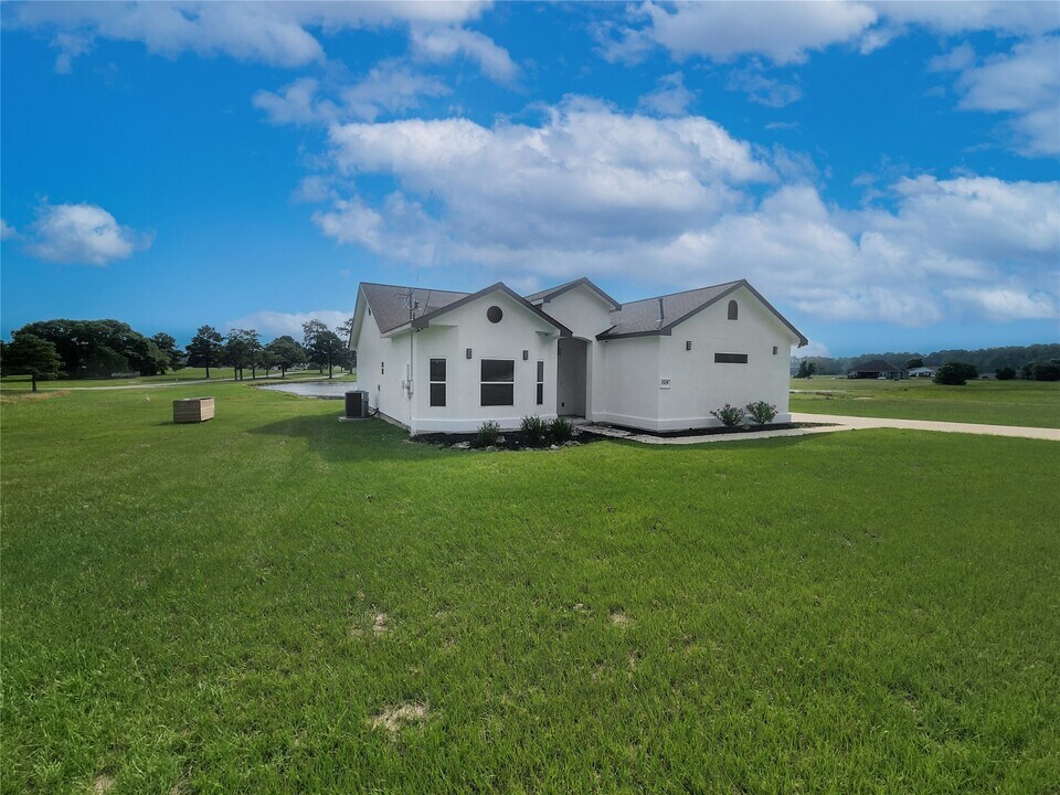 2529 FM356 in Trinity, TX - Building Photo