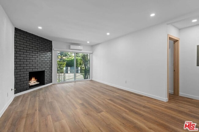 property at 2447 Beachwood Dr