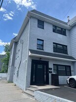 1 Reservoir Ave in Jersey City, NJ - Building Photo
