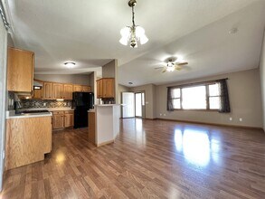 2305 Eastlawn Dr in Marion, IA - Building Photo - Building Photo