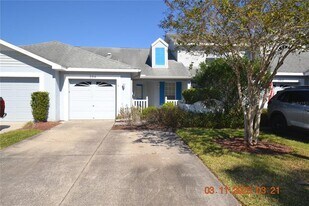 204 Hemingway Dr in Oldsmar, FL - Building Photo