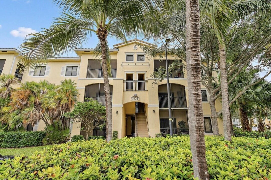 2729 Anzio Ct in Palm Beach Gardens, FL - Foto de edificio