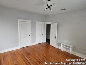1022 W Gramercy Pl in San Antonio, TX - Building Photo - Building Photo