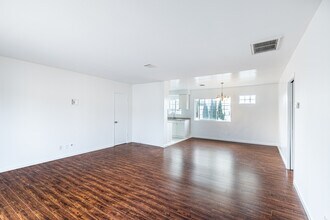 8645 Hervey St, Unit 4 in Los Angeles, CA - Foto de edificio - Building Photo