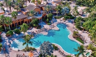 9082 Albion Ln S in Naples, FL - Building Photo