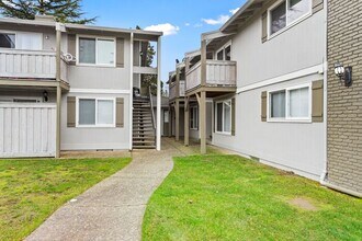 3320 NE 8th St in Gresham, OR - Building Photo - Building Photo