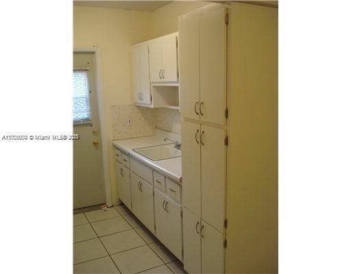 2072 NE 169th St in North Miami Beach, FL - Building Photo - Building Photo